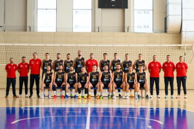 Odbojkaši otputovali za Rumuniju, u petak protiv domaćina turnira počinju Zlatnu ligu - Odbojka Crna Gora