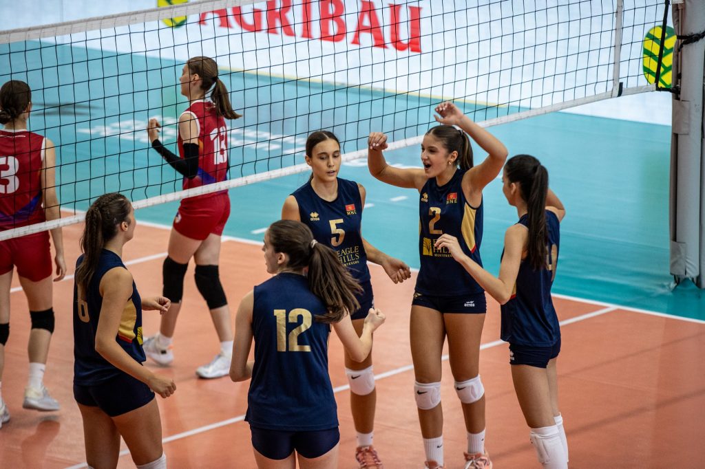 Nova ubjedljiva pobjeda - Crnogorke osigurale medalju sa U17 Balkanskog prvenstva! - Odbojka Crna Gora